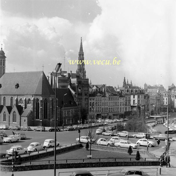 photo ancienne  de la rue et de l'église de la Madeleine  Eglise de la Madeleine et rue de la Madeleine