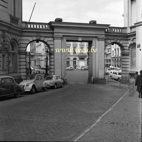 Photo ancienne  La place Royale vue de la rue de Namur
