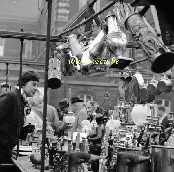 photo ancienne  de Bruxelles - Vieux marché place du jeu de balle  Vieux marché au jeu de balle