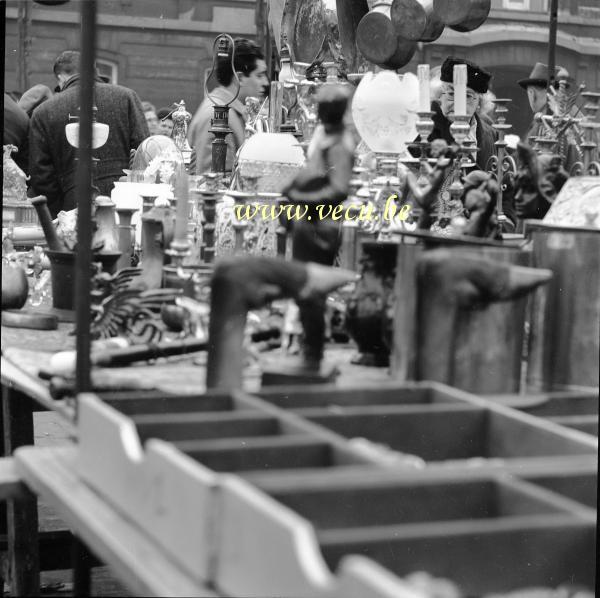 photo ancienne  de Bruxelles - Vieux marché place du jeu de balle  Le vieux marché au jeu de balle