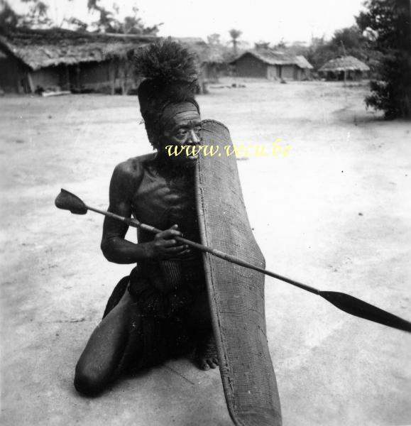 photo ancienne  de Lisala au Congo  Guerrier