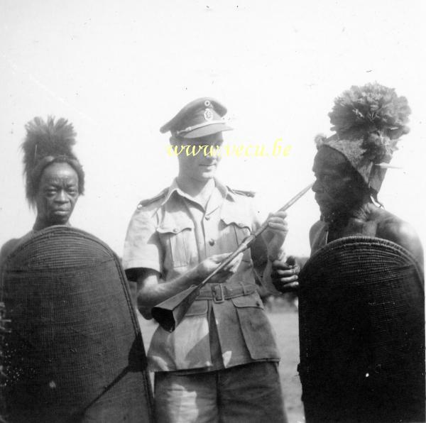 photo ancienne  de Lisala au Congo  Examen de l'instrument
