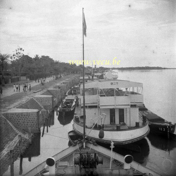 photo ancienne  de Stanleyville au Congo  Quais de l'Otraco