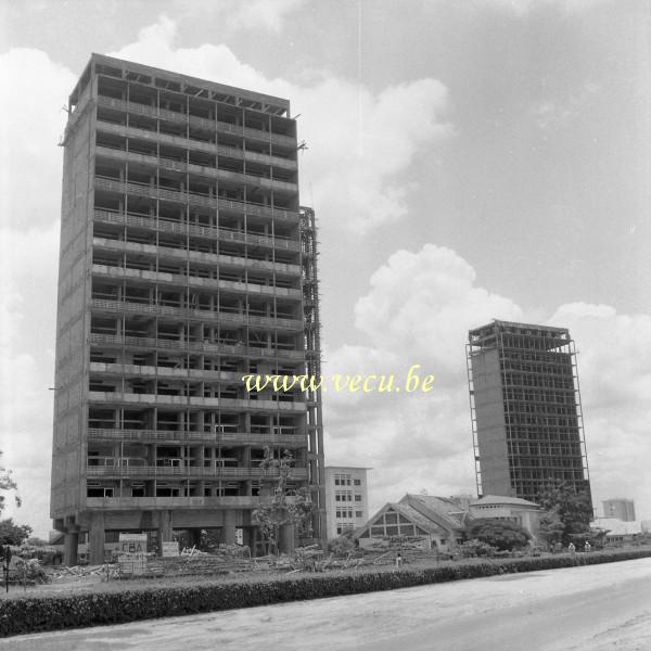 photo ancienne  d' urbanisme au Congo  Immeubles en construction