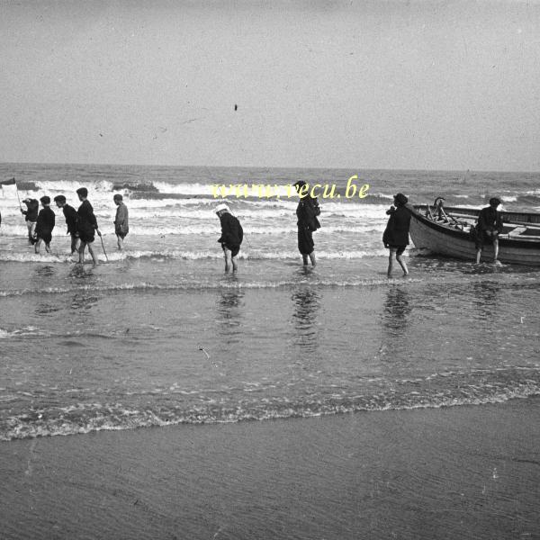 photo ancienne  de Blankenberge  Jeux d'enfants sur la plage