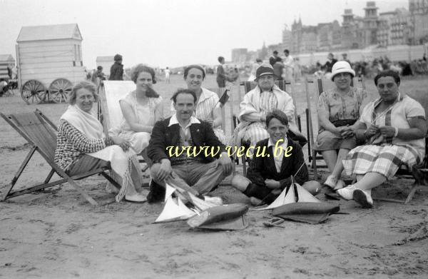 photo ancienne  de Blankenberge  Photo de famille sur la plage