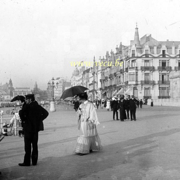 photo ancienne  de Ostende  La digue.