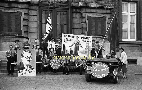 photo ancienne  de grèves et manifestations  Les pays au travail - Les prêtres à l'église
