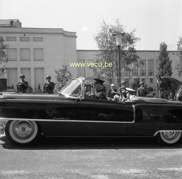 photo ancienne  de la visite du Négus à Bruxelles  Le Négus et le roi baudouin en Cadillac