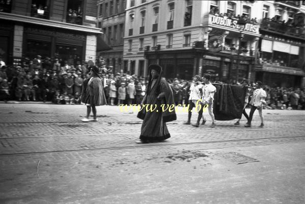 photo ancienne  de l'ommegang à Bruxelles  Défilé de l'Ommegang