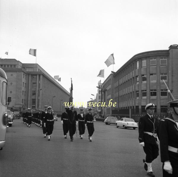 photo ancienne  Les fusiliers marins boulevard de l'empereur