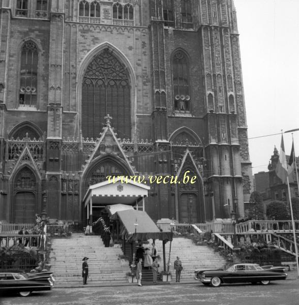 photo ancienne  Arrivée de la famille royale à la cathédrale Saint Michel et Gudule