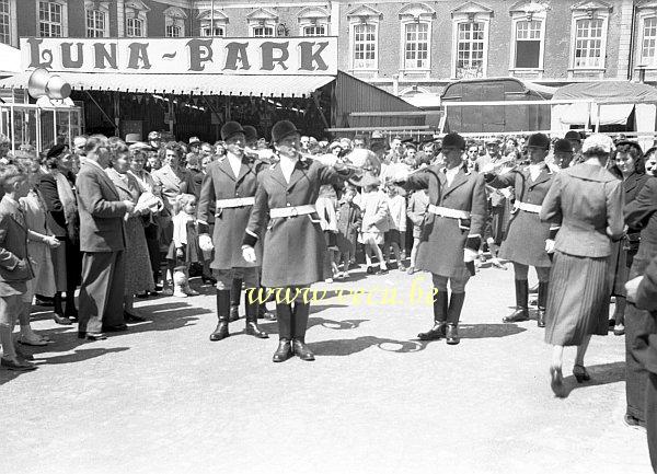 photo ancienne  de Saint-Hubert cor de chasse  Lundi de pentecôte 21 mai 1956