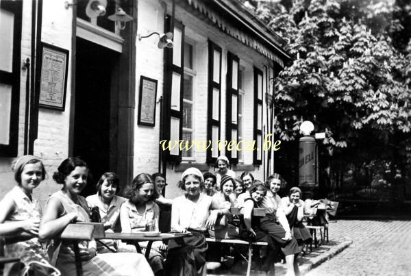 photo ancienne  de Cafés en Belgique  Estaminet et pompe à essence Shell