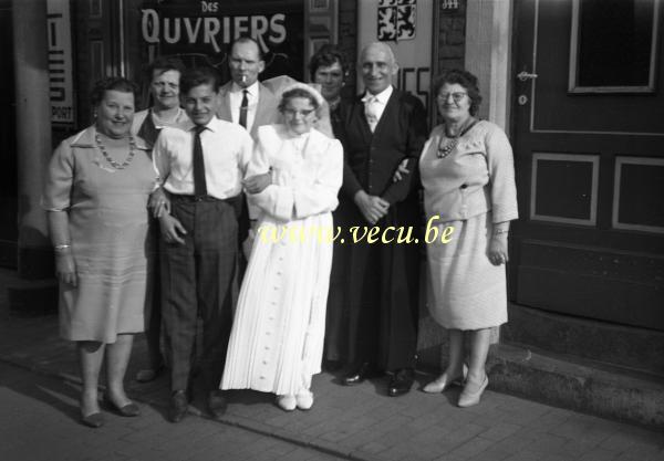 photo ancienne  de Cafés en Belgique  Photo de famille devant le café des ouvriers