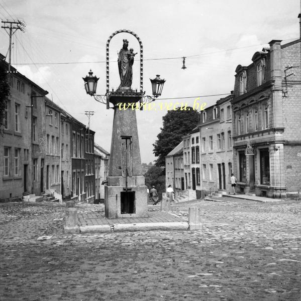 Photo ancienne  Fontaine de la vierge