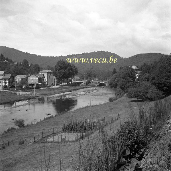 Photo ancienne  A gauche de l'Amblève, le restaurant du châlet et une laiterie