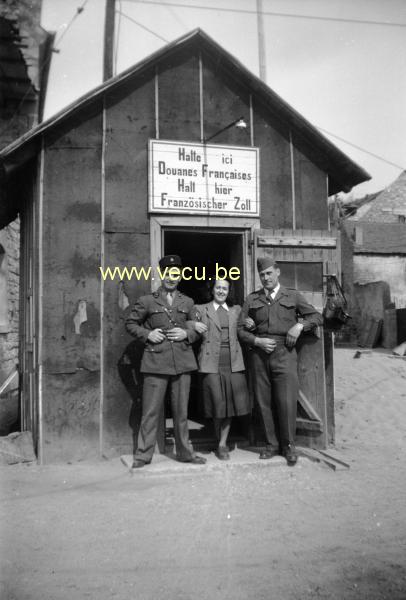 photo ancienne  de métiers de la fonction publique  Poste de douane à la frontière française