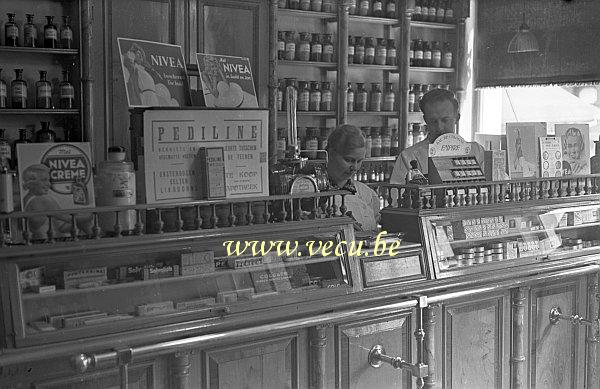 photo ancienne  de magasins  Pharmacie