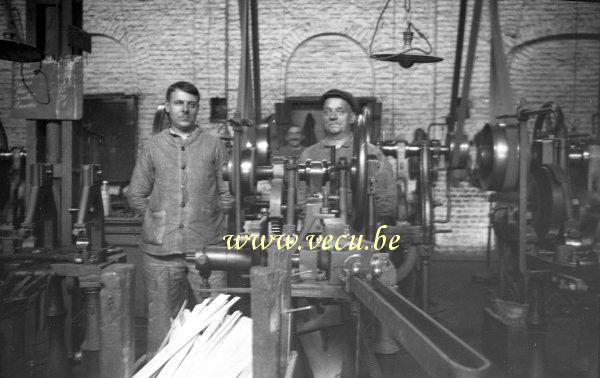 Photo ancienne  de métiers de la métallurgie  Ateliers de transformation des métaux