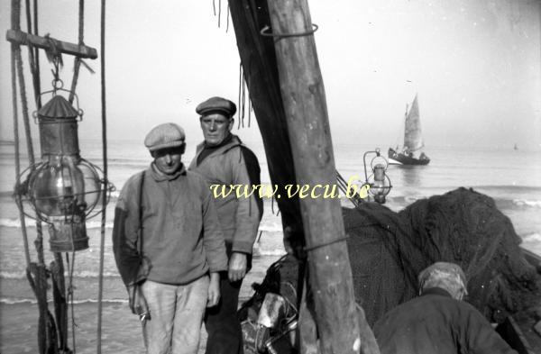 photo ancienne  de métiers liés à la pêche  