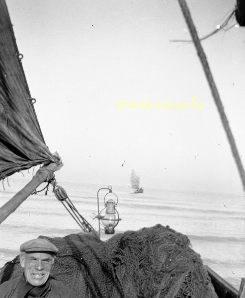 photo ancienne  de métiers liés à la pêche  