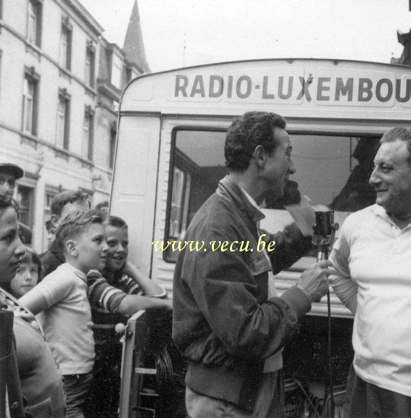 photo ancienne  de métiers liés aux médias (radio-tv)  Lucien Jeunesse animateur radio