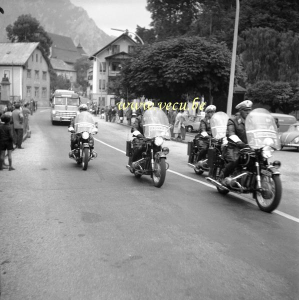 photo ancienne  La gendarmerie Autrichienne sur des motos Bmw