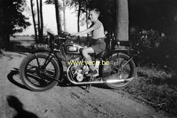 photo ancienne  de motos Gillet  Moto Gillet Herstal