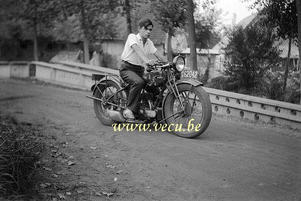 photo ancienne  de motos Sarolea  Moto Sarolea
