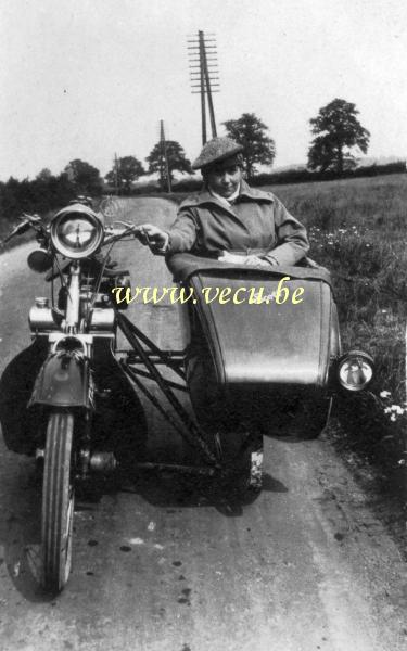 photo ancienne  de motos Scott  Sidecar Scott