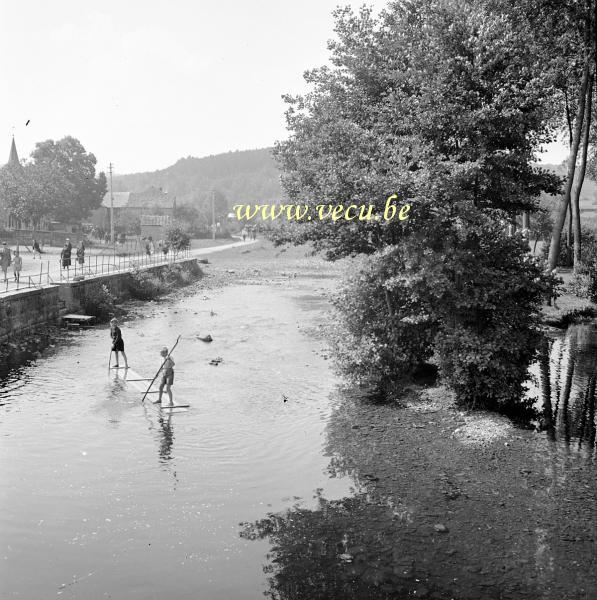 photo ancienne  Jeux dans la rivière à hauteur de la rue du Hambeau