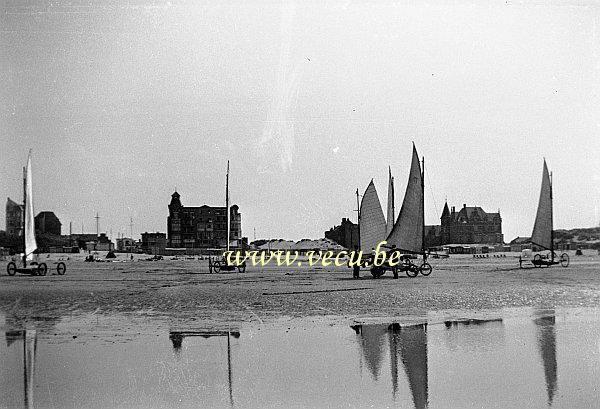 photo ancienne  de char à voile  Chars à voile à la côte Belge