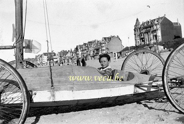 photo ancienne  de char à voile  Char à voile à la côte Belge