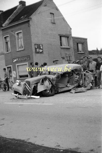 photo ancienne  Accident - traction avant