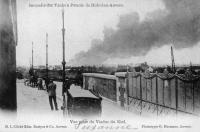 carte postale ancienne de Hoboken Incendie des tanks à pétrole de Hoboken - vue prise du viaduc de Kiel
