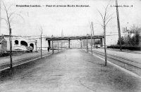 carte postale ancienne de Laeken Pont et avenue Emile Bockstael