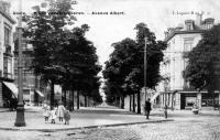 carte postale ancienne de Uccle Place Vanderkinderen - Avenue Albert