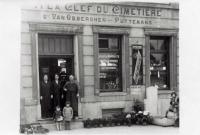 postkaat van  A la Clef du Cimetière.