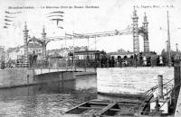 carte postale ancienne de Laeken Le nouveau pont au bassin maritime