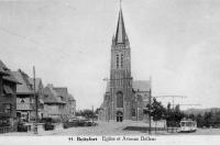 carte postale ancienne de Watermael-Boitsfort Eglise St Hubert (tour/clocher terminée en 1931) et avenue Delleur