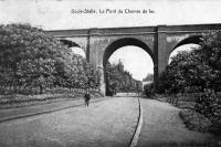 carte postale ancienne de Uccle Le pont du chemin de fer