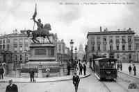 carte postale de Bruxelles Place Royale - Statue de Godefroid de Bouillon