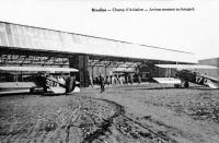postkaart van Nijvel Champ d'Aviation  - Avions rentrant au hangar