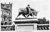 carte postale ancienne de Liège Statue Le taureau de Mignon (Dompteur de taureau) - Les Terrasses