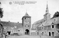 postkaart van Herve Vue intérieure d'une arrière cour du vieux château de Boland et l'église