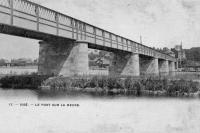 postkaart van Wezet Le pont sur la Meuse