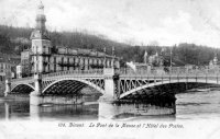 postkaart van Dinant Le pont de la Meuse et l'hôtel des postes.