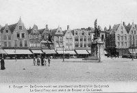 carte postale ancienne de Bruges La Grand'Place avec la statue de Breydel et De Coninck