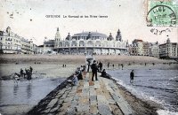 carte postale ancienne de Ostende Le Kursaal et les brise-lames